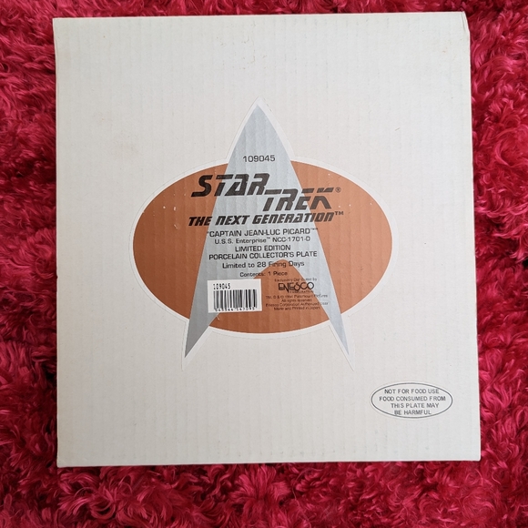 Star Trek: The Next Generation - Captain Jean-Luc Picard Commemorative Plate - Picture 7 of 10